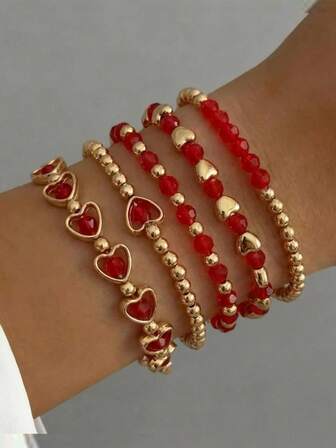 5件套复古多层红色串珠心形手链套装，适合女性在情人节约会时佩戴，送给她的礼物。