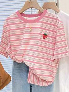 Camiseta de mujer de corte clásico con cuello redondo y estampado digital de rayas de colores, con diseño de fresas, estampado digital,Camiseta de mujer, con estampado digital de rayas de colores y estampado de corazón - Rosa - Ver 3