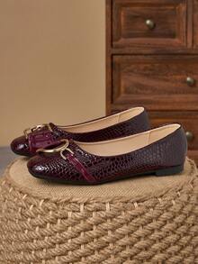 WHDXY 女士优雅米色方头鞋，金属搭扣设计，舒适通勤鞋，适合搭配优雅连衣裙、牛仔裤，日常出行、休闲散步、购物皆宜。