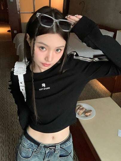 休闲街头风长袖缎带装饰女式圆领套头卫衣，字母印花百搭上衣