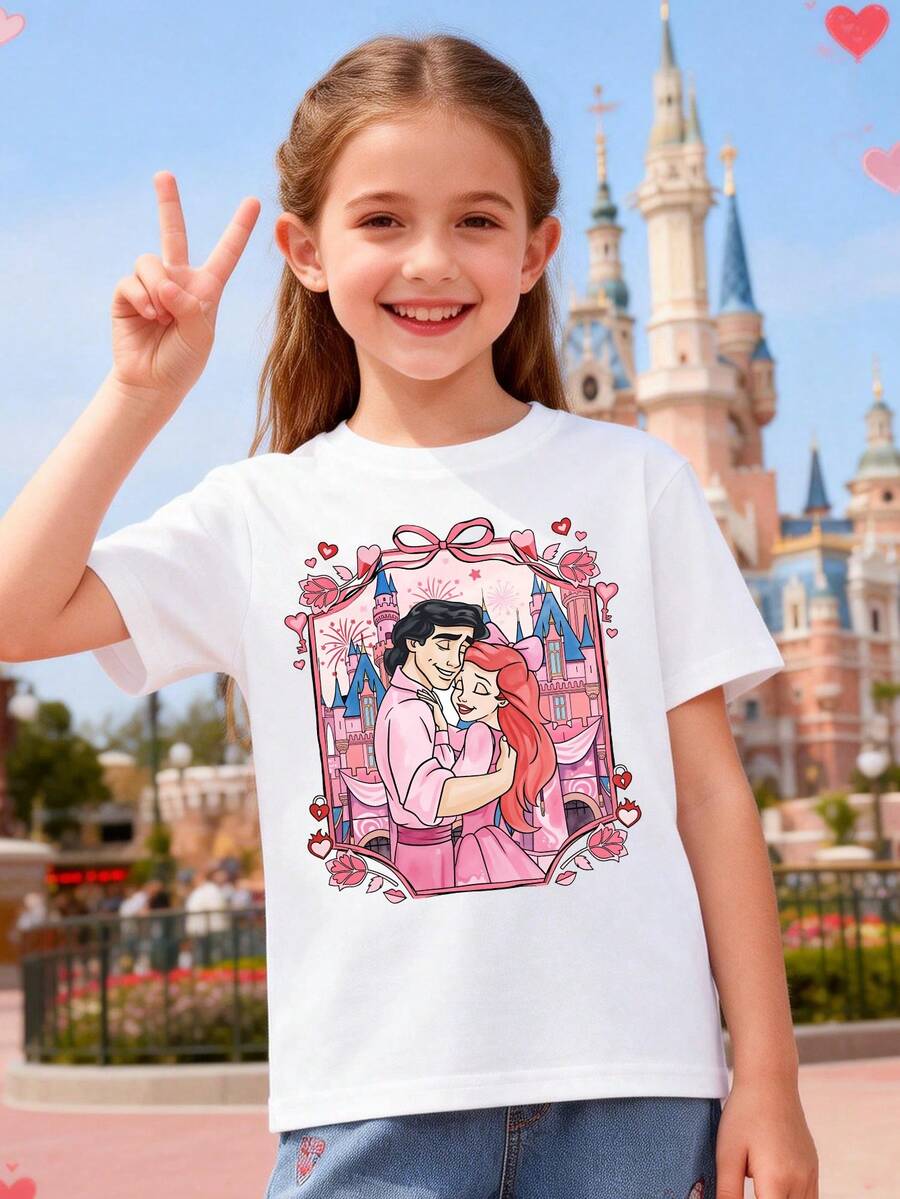Ropa Disney, Camiseta para niñas con estampado de marco de foto con temática del Día de San Valentín de la princesa Ariel de Disney. Esta cómoda y transpirable camiseta de cuello redondo de manga corta es perfecta para usar en primavera y verano, ideal para atuendos diarios, vacaciones, ocio, aventuras al aire libre, vida escolar y viajes de compras. También es un excelente regalo para niños y niñas por igual. Todos los niños se merecen uno. - Blanco - Ver 1