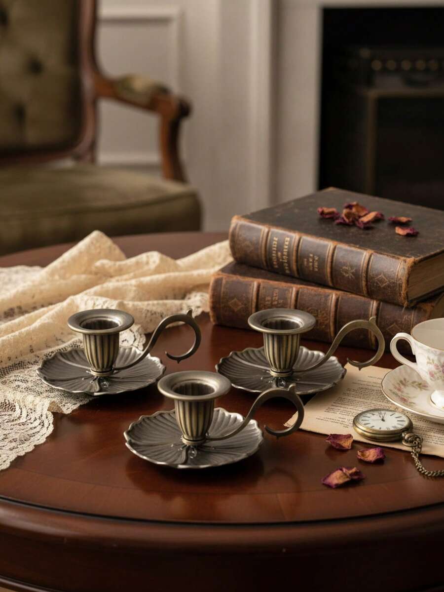 1 Stück/Set wandmontierter Metall-Kerzenhalter mit Blumen- und Blattmuster. Komplett aus Metall gefertigt, weist der Kerzenhalter eine filigrane Blumen- und Blattstruktur auf. Das Gesamtdesign verkörpert einen vintage-luxuriösen Stil, der ihn für die Dekoration von Häusern im europäischen Stil, vintage-thematische Bankette oder als subtilen Luxusakzent für Wände und Tischplatten geeignet macht. Er eignet sich auch für Hochzeiten, Geburtstagsfeiern und andere Veranstaltungen im Vintage-Stil. - Verschiedenfarbig - Übersicht 1