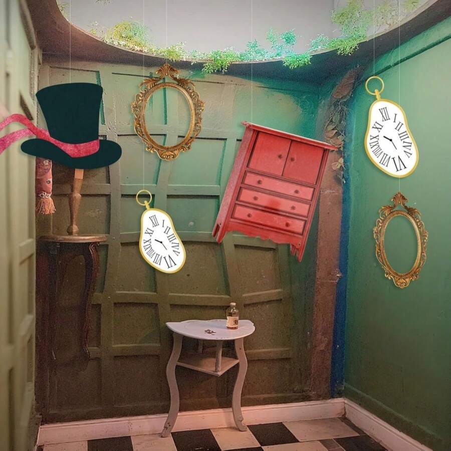Soulchen 20 Pcs Wonderland Tea Party Decoration Hanging Banner Wonderland Cabinet Mirror Hat Clock Garland Decoration Background For Birthday Baby Shower Party Supplies - ColorF - 查看 1