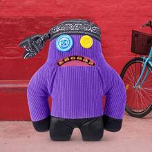 Spin Master Fugg Life系列9英寸玩偶，Sir Splodge A Lot/Squidge/Sasquoosh，长着类似人类牙齿的滑稽丑陋怪物，奇特收藏玩具，青少年、成人及怪异玩具爱好者的礼物 - 大腳怪 - 查看 2