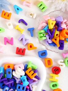 50/100颗多色亚克力字母珠，大孔A-Z混合字母形状珠，适用于珠宝制作、DIY项链、手机链、眼镜挂绳工艺品配件（随机字母）