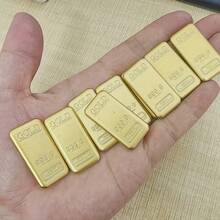 一件逼真的锌合金金条复制品,采用纯锌合金底座,饰以优雅的金色涂层,光泽亮丽,精致考究,重现了金条的奢华质感,展现高端美感,适合作为客厅、书房、办公桌的装饰品。 - 金色 - 查看 9