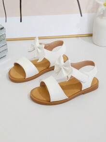A Pair Of The Latest Summer Children's Pure White Bow-Knotted Simple Hook And Loop Sandals - Easy To Wear, Suitable For Daily Outings, Park Walks, Shopping In The Mall, And Can Be Effortlessly Paired With Various Children's Outfits,Girls Sandals - White - View 4