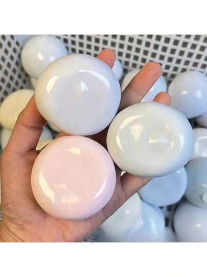 1 pieza Juguete antiestrés de mochi hecho a mano, pasta de arroz glutinoso suave, aprieta para aliviar el estrés, piel de hielo delgada, textura moldeable de mochi, regalo ideal para la oficina, fiestas, el Día de los Inocentes (sin agujas). Tamaño grande (color aleatorio) es un paquete de muestras aleatorias de esponjosos con calidad relativamente pobre. Por favor, compra con precaución.