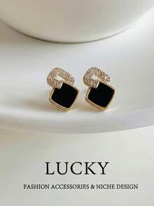 1对时尚奢华几何方形黑色耳钉，适合年轻女孩日常佩戴和节日场合。 - 幾何 - 查看 1