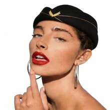 1 件复古 20 世纪 60 年代空姐帽 - 经典空姐帽，弧形帽檐和光滑的圆形帽顶，结构化设计，蓝色、红色、黑色、粉色、白色可选 - 优雅的航空主题派对装或休闲装，时尚女士无羽毛帽子，百搭复古别致配饰，采用光滑面料制成，具有经典航空美学 - 彩色 - 查看 22