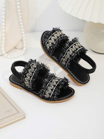 1双女童夏季平底凉鞋，百搭耐脏黑色露趾套脚凉鞋，多色波浪纹鞋面，适合日常穿着和外出活动