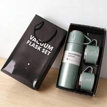 1 Set Outdoor Water Bottle Stainless Steel Cup & Water Bottle Set With 3 Lids - Leakproof Outdoor Camping & Hiking Cups For Home, Office, Travel - Durable Gift Set For Couples, Spill-Proof Design, Modern Drinkware, Highquality Thermosware, Office Workers,Gift Box Packaging, Suitable As A Holiday Gift - 綠色A款 - 查看 1