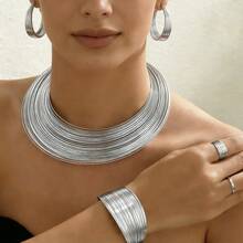 1 Set de joyería geométrica de círculos multicapa en plata, que incluye: Gargantilla abierta con línea geométrica circular en plata, Anillo abierto de cara ancha multicapa en plata, Pendientes de aro circular en plata, Brazalete abierto de línea geométrica multicapa en plata, Conjunto de joyería ajustable y abierta, de estilo minimalista elegante - Plateado - Ver 2