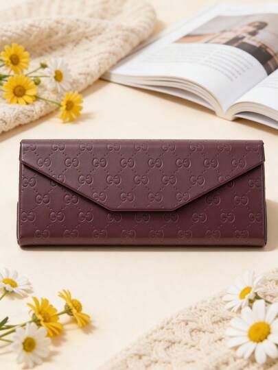 Gucci 棕色压纹可折叠太阳镜盒，奢华高端太阳镜收纳袋，灰色天鹅绒内衬，防刮保护套，轻巧简约便携眼镜盒，女士理想礼物，优雅高端，适合办公、通勤、旅行、母亲节、情人节等场合。