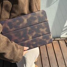 Estuche protector plegable de color ámbar vintage y lindo compatible con iPad de 11.a generación, tabletas, nuevo modelo 2025 de 10.a generación Air 7/6 con ranura para lápiz, estuche protector antidoblado de 11 pulgadas para tabletas para mujeres/hombres. Debido a las diferencias de iluminación y pantalla, puede haber ligeras variaciones de color entre el producto real y la imagen. - Marrón - Ver 10