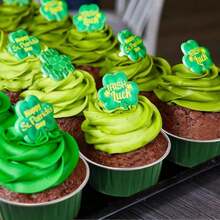 YOIYINI St. Patrick'S Day 50Pcs Mini Aluminum Foil Cupcake Baking Cups,5oz Cake Pans Disposable,Mini Loaf Pans With Lids,Disposable Ramekins,Tin Cups Containers For Cupcake,Pudding,Muffin(50, Green) - ColorD - 查看 6