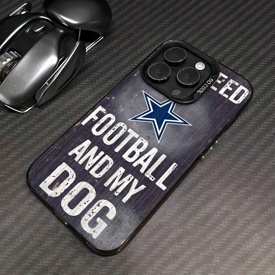 Mi estrella de fútbol y mi perro son todo lo que necesito. Esta elegante funda es compatible con los modelos 17, 16, 15, 14 Pro Max, 13, 12, 11, XR y XS Plus. Fabricada en silicona TPU, ofrece protección contra golpes y caídas, además de una sensación superior. Es un regalo ideal para familiares, amigos y seres queridos, y la elección perfecta. - Negro - Ver 1