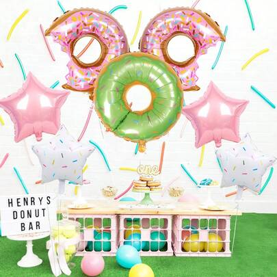 7件套大型甜甜圈铝箔气球套装，含星星气球，包括绿色甜甜圈气球、半开甜甜圈气球、五角星气球，适合生日派对、甜甜圈主题派对、马卡龙主题派对、甜甜圈和冰淇淋主题派对装饰。