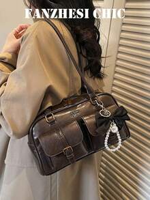 这款女士单肩包采用纯棕色PU材质，饰有字母装饰和黑色蝴蝶结吊坠，外观时尚。它设计高端，配有金属拉链和双提手。 - 咖啡 - 查看 1