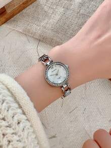 1pc Silver Round Bracelet, New Women's Quartz Watch, Casual Retro Style, Suitable For Daily Wear, Casual Gatherings, Parties, Birthday/New Year Gift