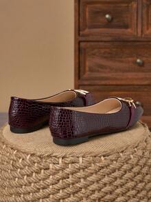 WHDXY 女士优雅米色方头鞋，金属搭扣设计，舒适通勤鞋，适合搭配优雅连衣裙、牛仔裤，日常出行、休闲散步、购物皆宜。