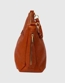 Bolsa Feminina Hobo Ampla Acabamento Moderno  Detalhe  Argola - Vermelho - Visão 3