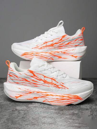 1双青少年透气网面运动鞋，舒适碳板减震高回弹支撑，休闲户外跑步鞋