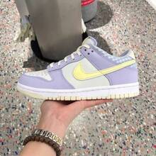 Nike 大童 Dunk LOW 休闲运动鞋、复古篮球鞋、滑板鞋 - 白紫色 - 查看 3