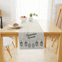 这款可重复使用的斋月主题厨房桌布，饰有斋月主题的星星、月亮、灯笼、阿拉伯风格几何图案和节日祝福语。采用亚麻面料制成，是家居餐桌装饰、派对点缀、节日装饰和礼品的理想之选。提供多种尺寸。 - 彩色 - 查看 8