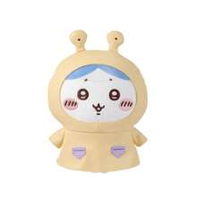 Miniso 千川系列夏季可爱雨衣摆件。小兔、小千和小八身着清新亮丽的雨衣，表情活泼生动。采用优质PU皮革材质，触感柔软，表面光滑。雨衣上的小口袋等细节设计更添趣味。可作为室内装饰品，摆放在书桌或展示架上，营造活泼氛围；也可作为玩偶陪伴，为生活增添温暖。（1个） - 黃色 - 查看 7