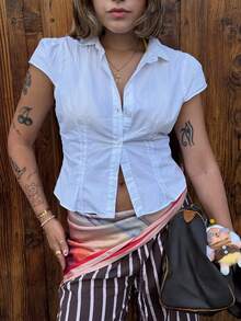 ELVA 女士夏季简约梦幻休闲优雅复古学院风衬衫，平领设计，前中纽扣收腰，适合年轻女士穿着，也适合教师、音乐会、母亲节、海滩等场合，是复活节派对、外出、返校、毕业典礼、度假、下午茶、早午餐、办公室正式工作服、商务职业女性社交场合的理想之选。白色上衣，尽显优雅气质。 - 白色 - 查看 5