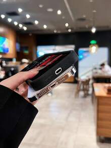 Funda para teléfono con diseño gráfico Red Mustang GT Compatible con fundas para teléfonos   17  16 Pro Max  15 Pro Max  13 y  12 Funda para teléfono de TPU de cobertura total a prueba de golpes Perfecta para entusiastas de los automóviles y un regalo único para amigos, familiares y ocasiones especiales - Negro - Ver 5