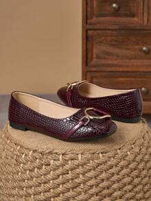 WHDXY 女士优雅米色方头鞋，金属搭扣设计，舒适通勤鞋，适合搭配优雅连衣裙、牛仔裤，日常出行、休闲散步、购物皆宜。