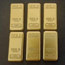 一件逼真的锌合金金条复制品,采用纯锌合金底座,饰以优雅的金色涂层,光泽亮丽,精致考究,重现了金条的奢华质感,展现高端美感,适合作为客厅、书房、办公桌的装饰品。 - 金色 - 查看 3