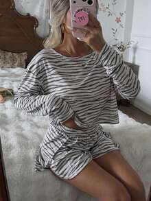 2pcs Women Comfortable Round Neck Printed Long Sleeve Pajama Set With Elastic Waist Shorts - Grey - View 7