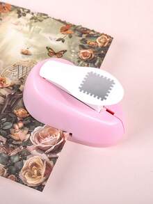 1件便携式粉色压花工具，创意复古印章造型剪纸工具，手工制作、学校和办公用品必备 - 粉色 - 查看 7