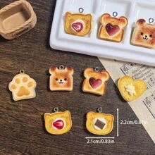 6/12 piezas Colgante de resina con diseño de comida de dibujos animados y lindos, como tostada de oso, tostada con diseño de corazón de mermelada - Adecuado para hacer joyas DIY, aretes, collares, llaveros, decoración y accesorios, mezcla aleatoria: tostada con crema y fresa, tostada con expresión de oso, pudín con corazón, tostada de oso, tostada con pata de gato, tostada con chispas de chocolate y crema - Colgante de tostada de dibujos animados - Ver 2