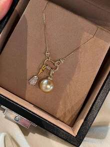 rundraw 1件新款创意设计登山扣仿珍珠吊坠不对称水晶流苏优雅时尚铜金色项链，适合女性佩戴，可用于派对、宴会、通勤、日常穿搭，是节日和周年纪念日送给朋友、爱人、家人的最佳礼物。 - 金色 - 查看 5