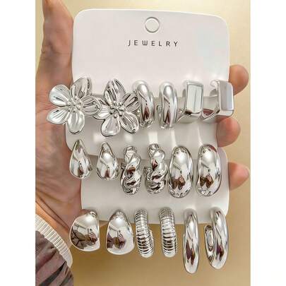 Bộ 6-18 bông tai thời trang dành cho nữ, tông màu bạc, bao gồm các thiết kế hoa văn, hình học và họa tiết, phù hợp với nhiều trang phục khác nhau.