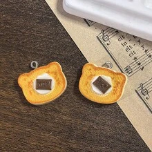 6/12 piezas Colgante de resina con diseño de comida de dibujos animados y lindos, como tostada de oso, tostada con diseño de corazón de mermelada - Adecuado para hacer joyas DIY, aretes, collares, llaveros, decoración y accesorios, mezcla aleatoria: tostada con crema y fresa, tostada con expresión de oso, pudín con corazón, tostada de oso, tostada con pata de gato, tostada con chispas de chocolate y crema - Colgante de tostada de dibujos animados - Ver 9
