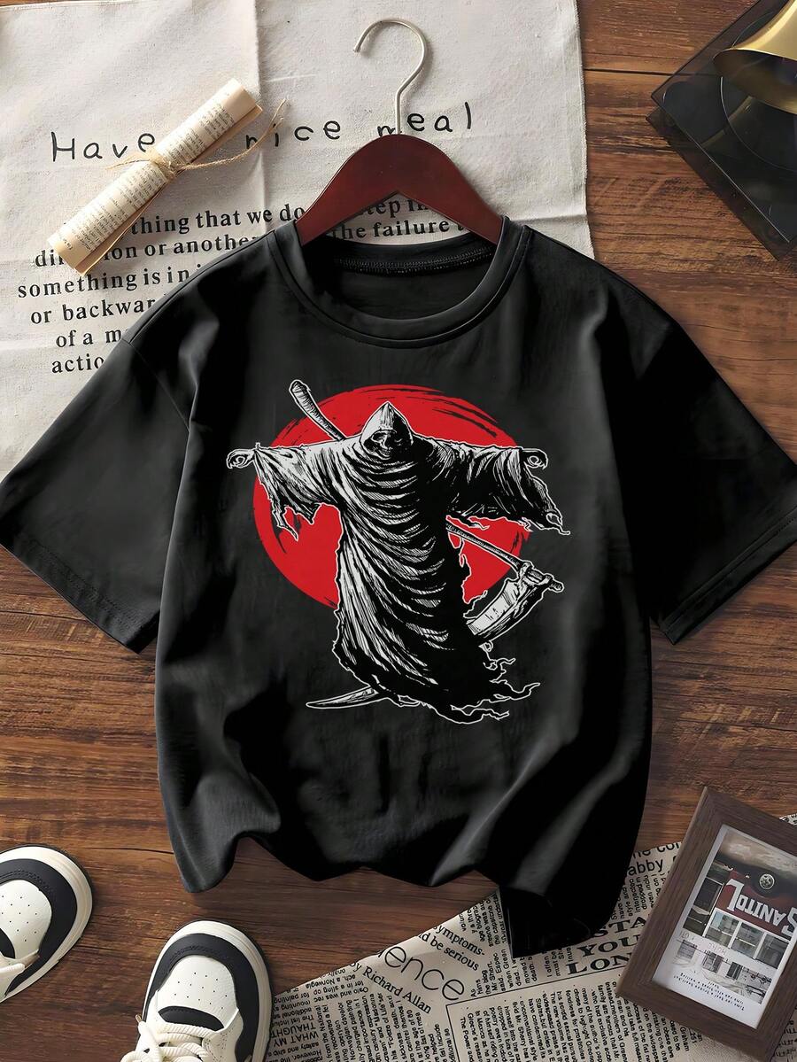 Camiseta feminina de manga curta com estampa vintage de anime samurai, gola redonda, modelagem solta, preta, ideal para o verão e estilo streetwear.