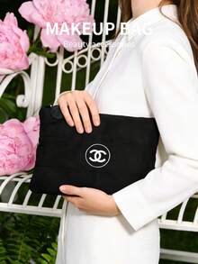 CHANEL 1个奢华品牌Logo防水羽绒化妆包，黑白两色可选，多个内袋和拉链封口，适合女性日常使用和旅行。 - 黑色 - 查看 5