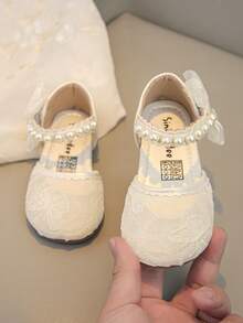 1 Pair Girls New Fashion Elegant Simple Pearl Embroidered Mesh Breathable Handmade Pearl Bow Decor Hook And Loop Soft Non-Slip Flat Princess Sandals, Suitable For Dresses And Piano Performance, All Season