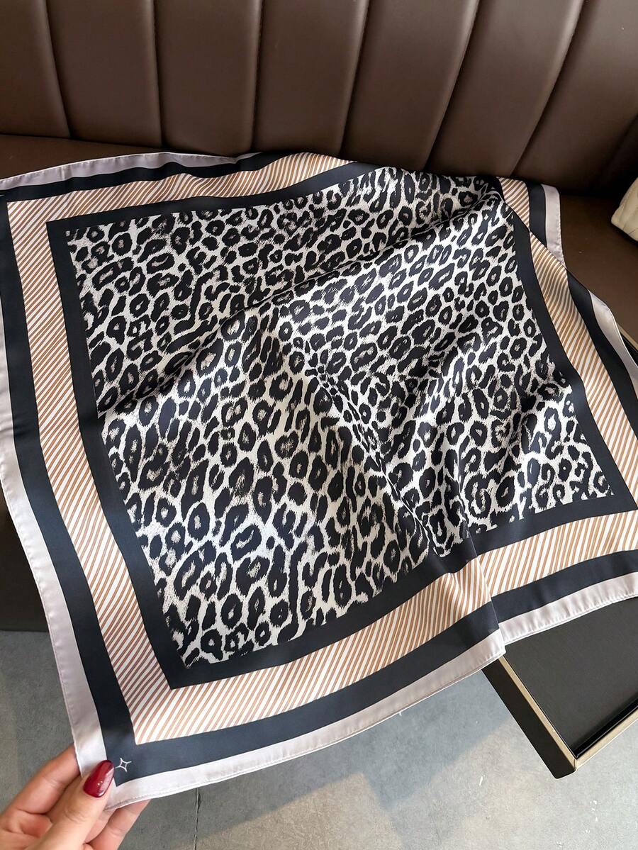 1 pezzo Foulard vintage con stampa leopardata e colore a contrasto, scialle leggero di protezione solare per donna, sciarpa quadrata in finta seta da 68cm, adatto per spiaggia, uso quotidiano, vacanza, decorazione di borse di moda - FG155-2 Bordo grigio - Visualizzare 1