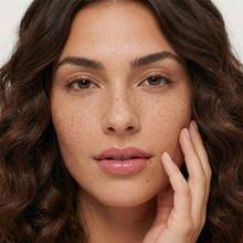 Summer Fridays 润唇膏，纯素滋养润唇膏，即刻保湿，水润亮泽，柔嫩舒缓唇部肌肤，0.5盎司/15克 - 粉紅糖 - 查看 2