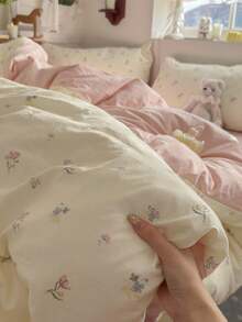 Bộ ga trải giường 3 món bằng polyester in họa tiết hoa tối giản, phù hợp cho phòng ngủ tập thể nam/nữ, có khóa kéo, dùng được cả bốn mùa, mềm mại và thoáng khí, phù hợp với giường ký túc xá, giường đơn, giường đôi, giường cỡ lớn, có thể giặt máy (1 vỏ chăn, 2 vỏ gối, không kèm ruột chăn) - Nhiều màu - Xem 9