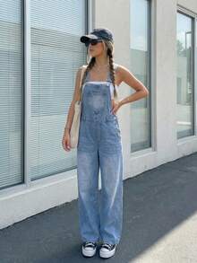 女士休闲水洗宽松牛仔背带裤，阔腿款式，带可调节肩带和口袋，适合春夏季节、假日、节日、假期、情人节派对等场合穿着。