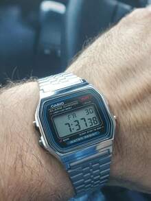 Casio 男女通用时尚电子手表 A168WA-1、A159W-N1 复古不锈钢表带方形表盘腕表，具备日历、闹钟和秒表功能，防水，适合日常佩戴