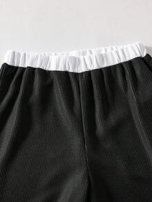 Set de 2 piezas de ropa deportiva casual para niños, conjunto de camiseta de manga corta con capucha y pantalones cortos con diseño de parche de waffle, para primavera/verano - Negro - Ver 5