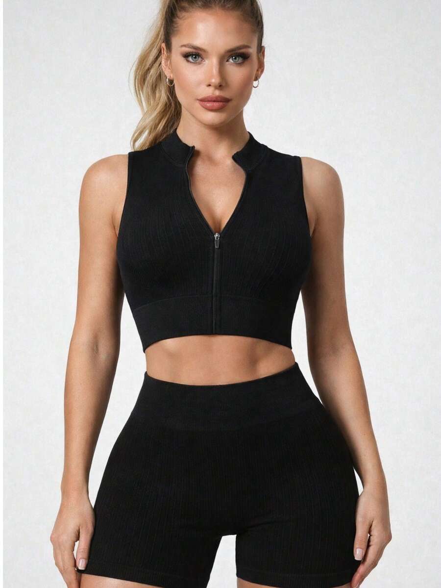 一套春夏新款短款吊带背心套装，二合一设计，带杯托拉链，可休闲叠穿或外穿，修身剪裁，收腰设计，多功能瑜伽/运动服